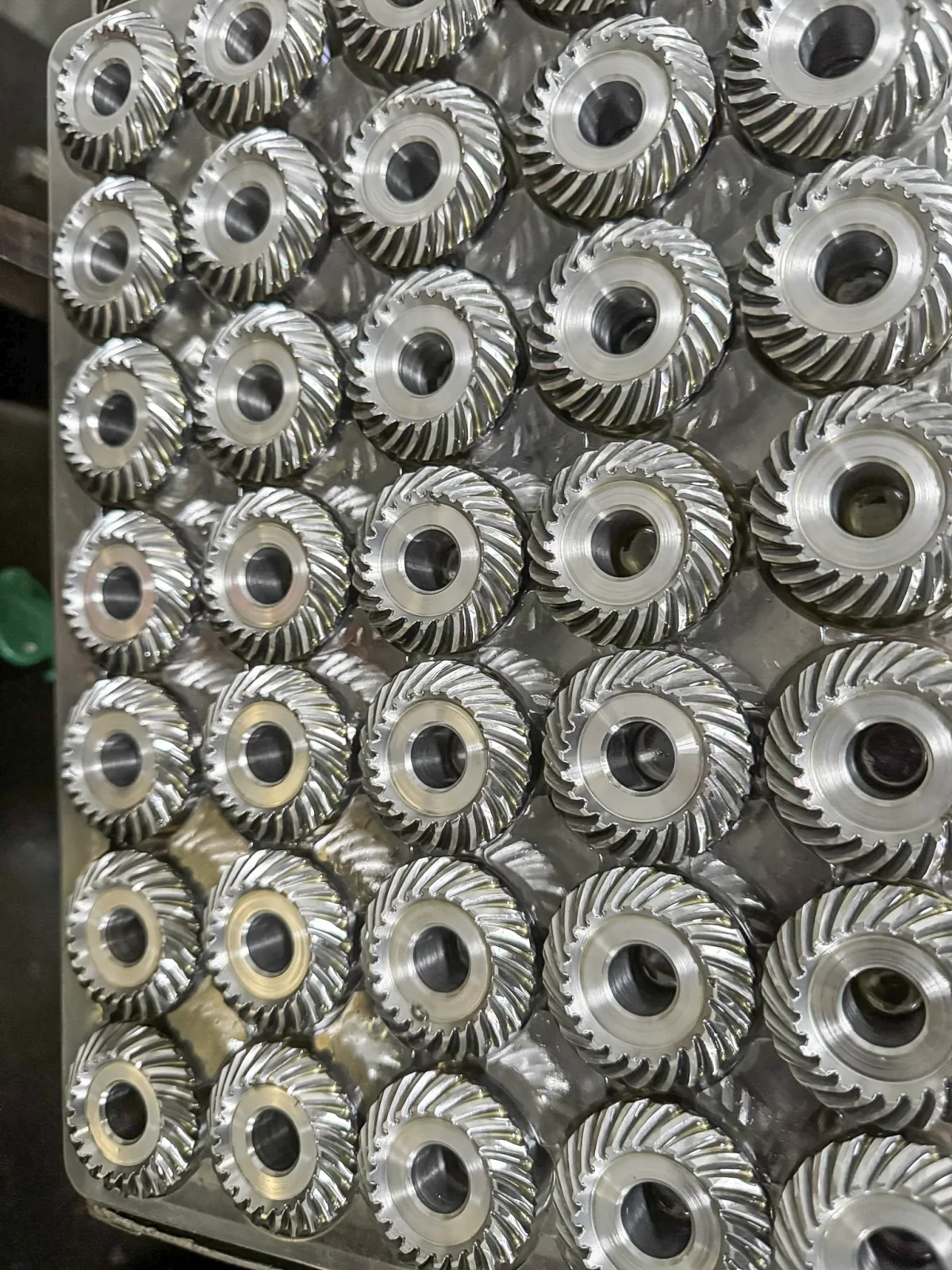 Bevel gears arranged on a metal workbench